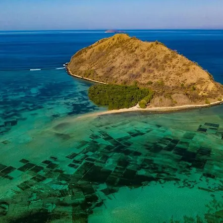 Beach-Front Sumbawa Surf House Lemonga Exterior photo