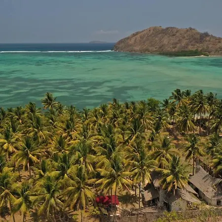 Beach-Front Sumbawa Surf House Lemonga Exterior photo
