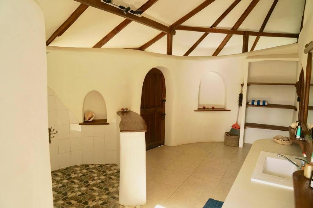 Beach-front Sumbawa Surf House * Lemonga