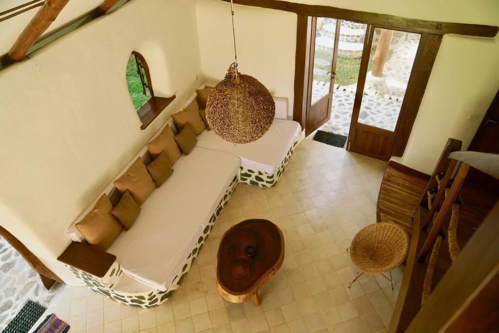 Beach-front Sumbawa Surf House Lemonga