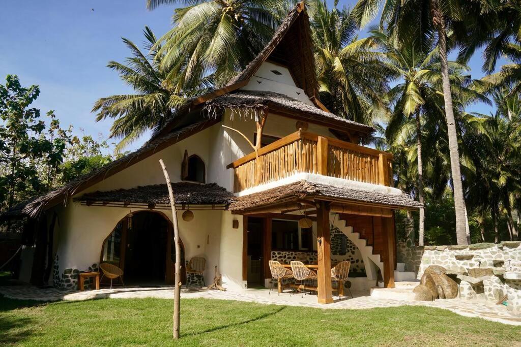 Villa Beach-front Sumbawa Surf House
