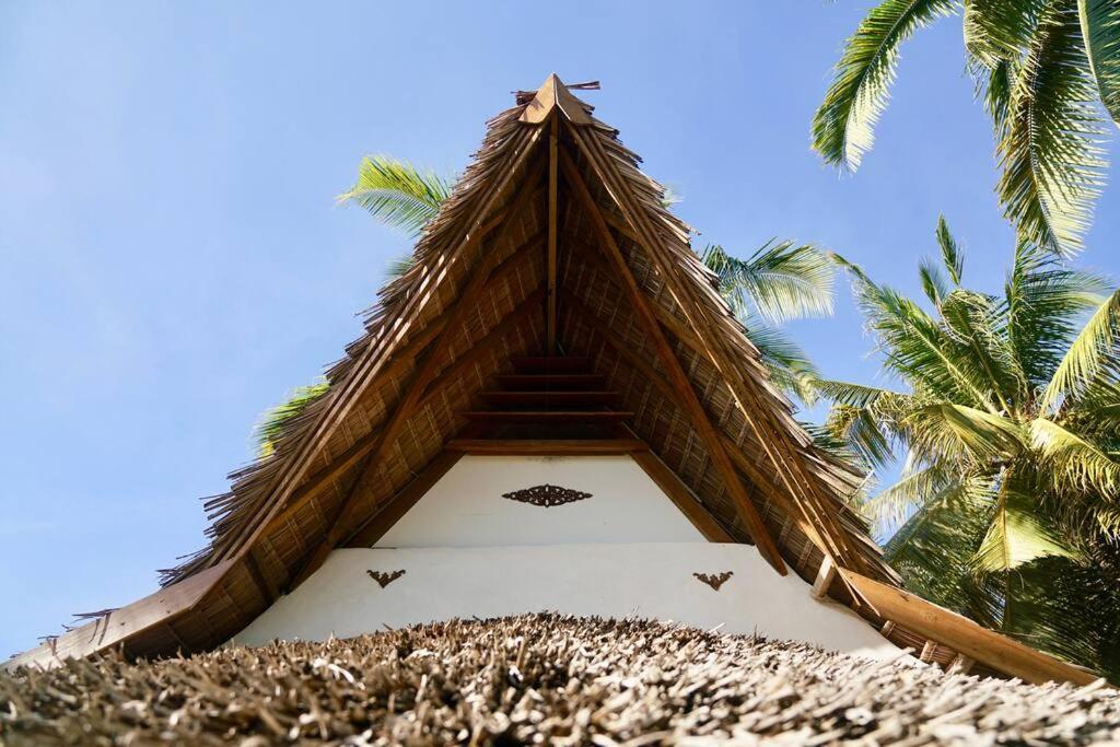 Beach-front Sumbawa Surf House * Lemonga
