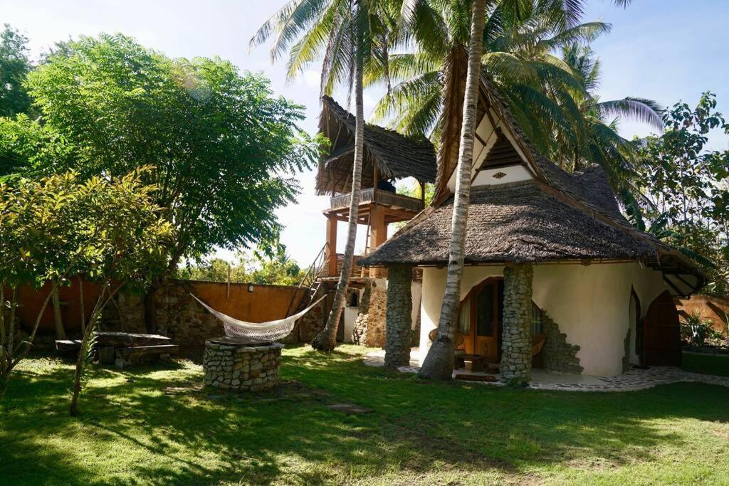 Villa Beach-front Sumbawa Surf House *