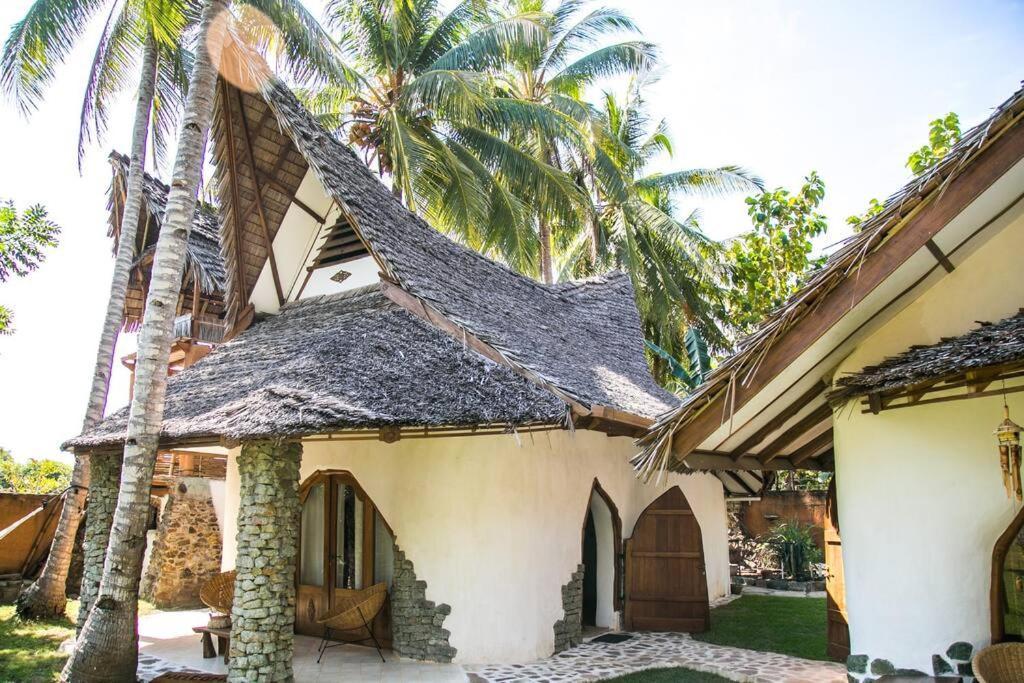 Villa Beach-front Sumbawa Surf House