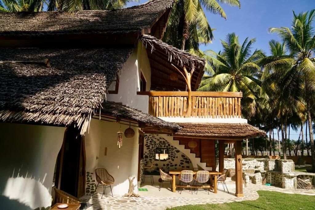 Beach-front Sumbawa Surf House