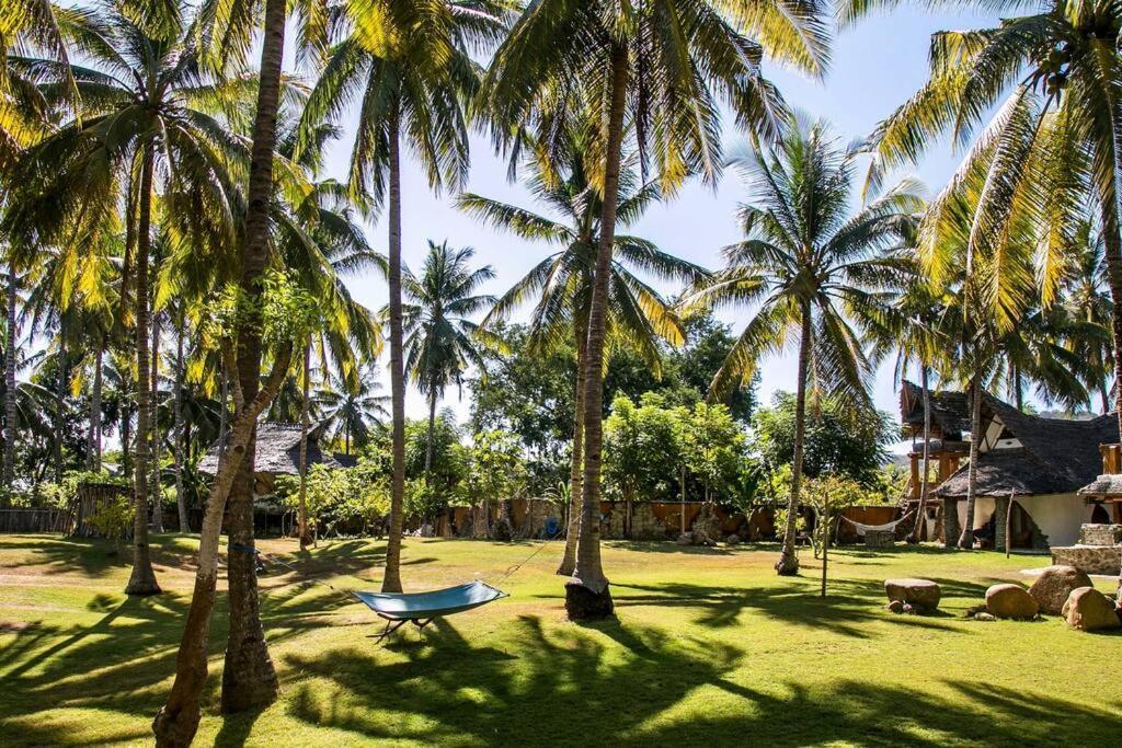 Beach-front Sumbawa Surf House Villa